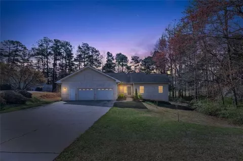 8993 Dornoch Cir, Winston, GA 30187