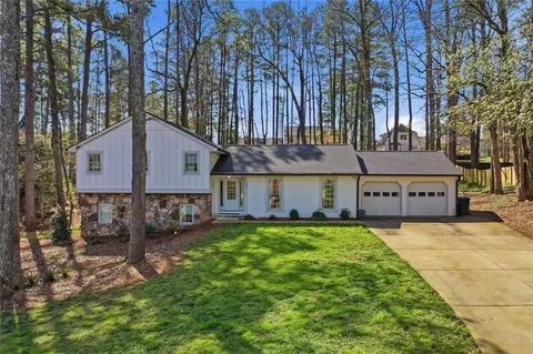 1562 Hillhaven Dr, Marietta, GA 30062