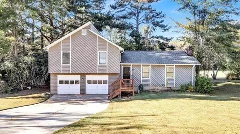 450 Valley Woods Cir SE, Conyers, GA 30094