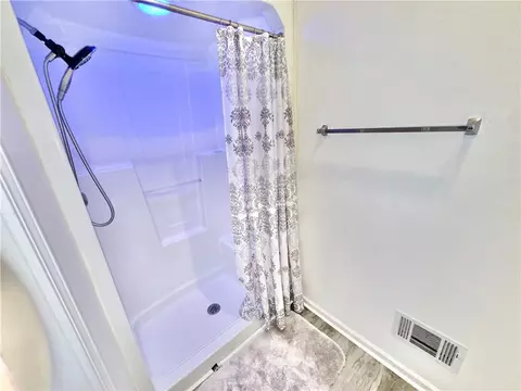 Bath - 3712 Skyline Pl, Rex, GA 30273 photo 7 of 10