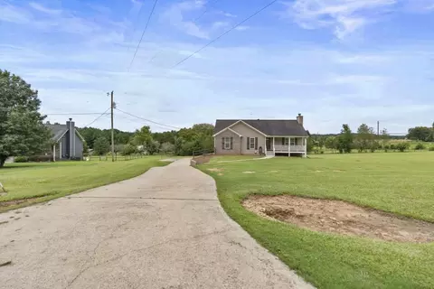 1214 Roxey Maxey Rd, Winder, GA 30680