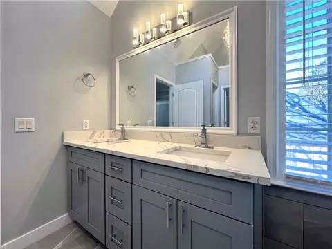 Bath - 3875 Stonebriar Ct, Duluth, GA 30097 photo 6 of 12
