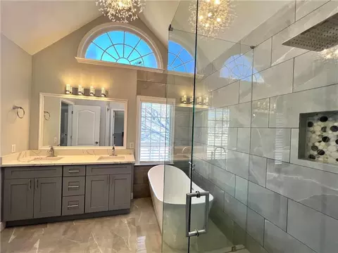 Bath - 3875 Stonebriar Ct, Duluth, GA 30097 photo 4 of 12