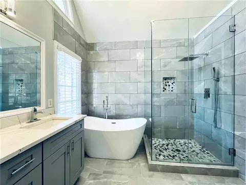 Bath - 3875 Stonebriar Ct, Duluth, GA 30097 photo 3 of 12