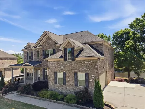 Exterior - 604 Augusta Dr, Fairburn, GA 30213 photo 2 of 9