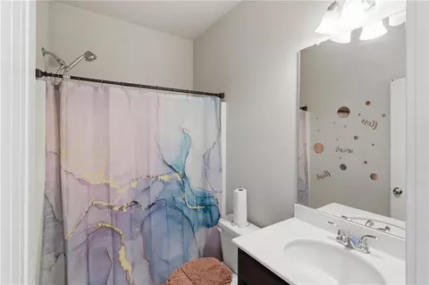 Bath - 604 Augusta Dr, Fairburn, GA 30213 photo 1 of 2