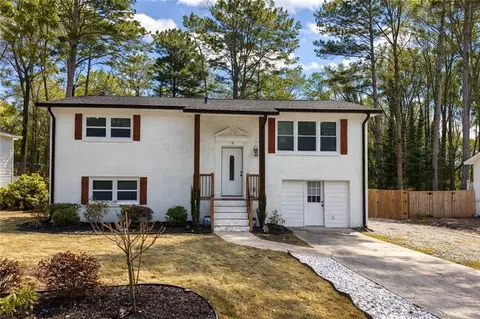 547 Windsor Dr, Forest Park, GA 30297