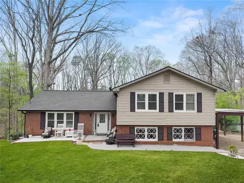 4548 Holiday Heights Dr, Oakwood, GA 30566