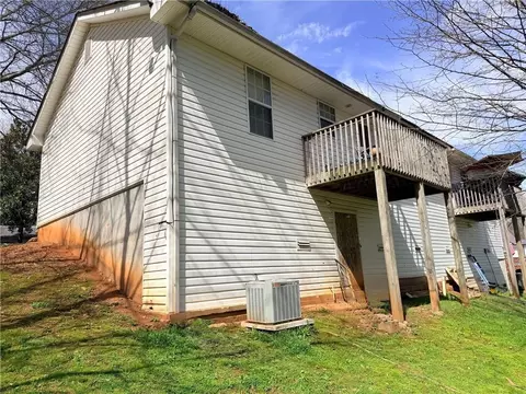 145 E Killian St, Canton, GA 30114 photo 4