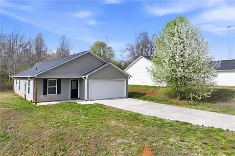 550 Cypress Dr, Mount Airy, GA 30563