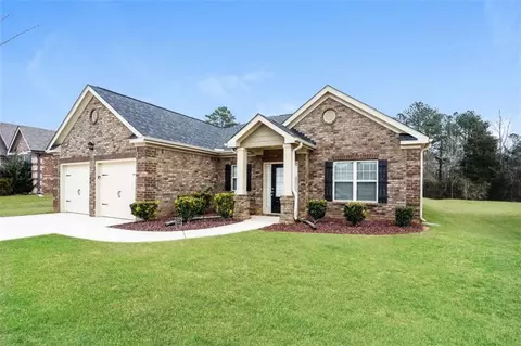 Exterior - 3217 Alhambra Cir, Hampton, GA 30228 photo 2 of 3