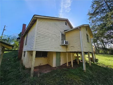 Exterior - 129 Brady St, Toccoa, GA 30577 photo 3 of 7