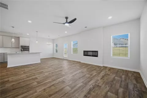 Living - 305 Rusty Plow Ln, Perry, GA 31069 photo 5 of 5