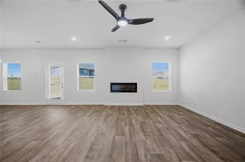 Living - 305 Rusty Plow Ln, Perry, GA 31069 photo 1 of 5
