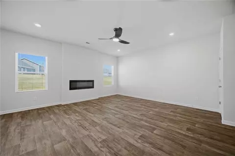 Living - 305 Rusty Plow Ln, Perry, GA 31069 photo 3 of 5