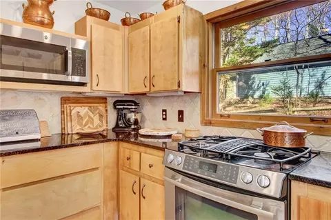 Kitchen - 334 Lake View Trce, Jasper, GA 30143 photo 2 of 3