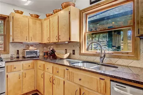Kitchen - 334 Lake View Trce, Jasper, GA 30143 photo 3 of 3