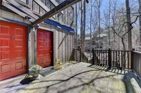709 River Run Dr, Sandy Springs, GA 30350
