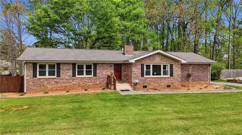 201 Dillard Dr NE, Kennesaw, GA 30144