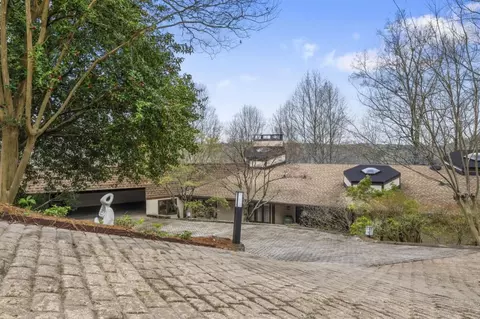 130 Huntcliff Pt NE, Sandy Springs, GA 30350