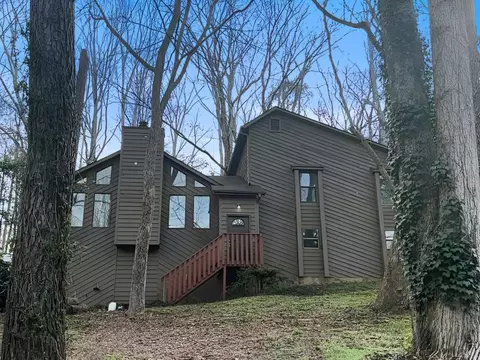 136 Creekview Dr, Woodstock, GA 30188