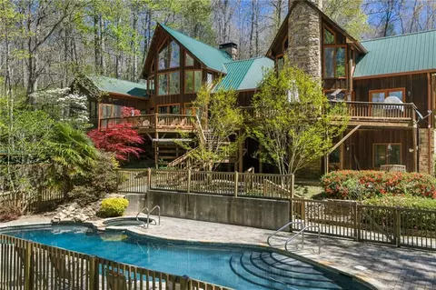 15 Huntcliff Rdg, Cleveland, GA 30528