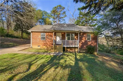 203 Terrier Dr, Calhoun, GA 30701
