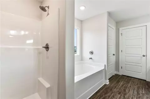 Bath - 11201 Cornerstone Way, Hampton, GA 30228 photo 4 of 5
