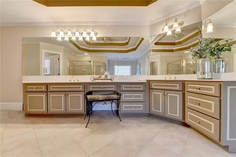 Bath - 7640 Stratton Pt, Suwanee, GA 30024 photo 7 of 10