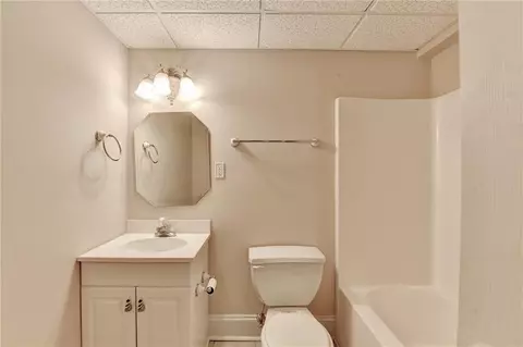Bath - 7640 Stratton Pt, Suwanee, GA 30024 photo 10 of 10
