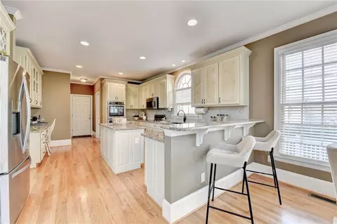Kitchen - 7640 Stratton Pt, Suwanee, GA 30024 photo 2 of 11