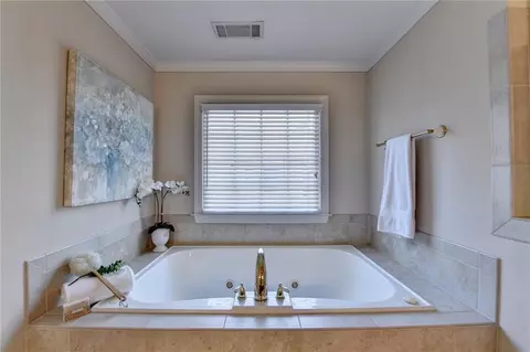 Bath - 7640 Stratton Pt, Suwanee, GA 30024 photo 4 of 10