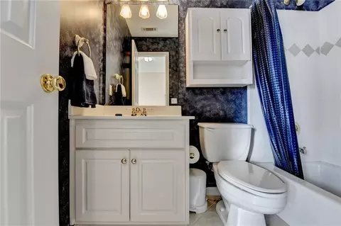 Bath - 7640 Stratton Pt, Suwanee, GA 30024 photo 9 of 10