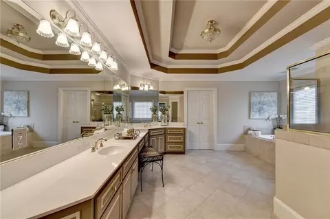 Bath - 7640 Stratton Pt, Suwanee, GA 30024 photo 3 of 10