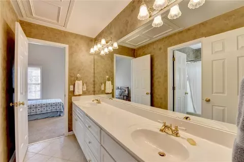 Bath - 7640 Stratton Pt, Suwanee, GA 30024 photo 8 of 10