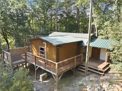 225 Overlook Cir, Clarkesville, GA 30523