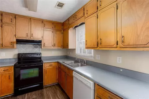 105 Valley Ct, Covington, GA 30016 photo 8