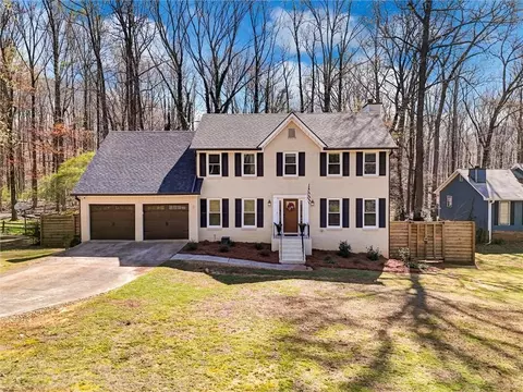 1033 Knotts Pointe Dr, Woodstock, GA 30188
