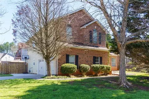 2133 Eagles Nest Cir, Decatur, GA 30035