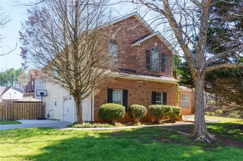 2133 Eagles Nest Cir, Decatur, GA 30035