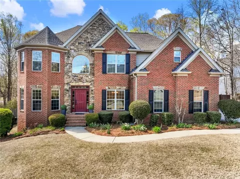 3926 Thompson Lake Dr, Buford, GA 30519
