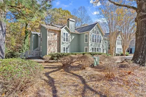 3209 Canyon Point Cir, Roswell, GA 30076