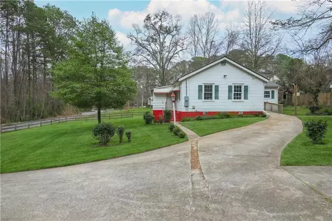 1105 Lakeshore Dr, Jonesboro, GA 30236