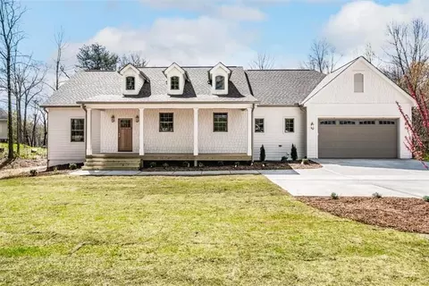 6022 Ben Parks Rd, Murrayville, GA 30564