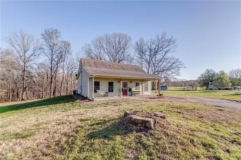 209 Moss Rd, Fairmount, GA 30139