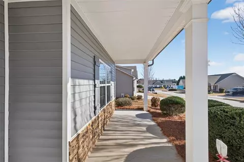 813 Ideal Pl, Winder, GA 30680 photo 4
