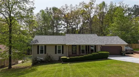 33 E Boxwood Dr SE, Cartersville, GA 30121