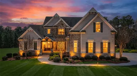 829 Christopher Rd, Sharpsburg, GA 30277