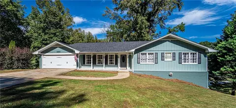 5205 Corinth Cir, Stone Mountain, GA 30087