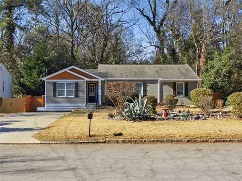658 Sunstede Dr, Decatur, GA 30033
